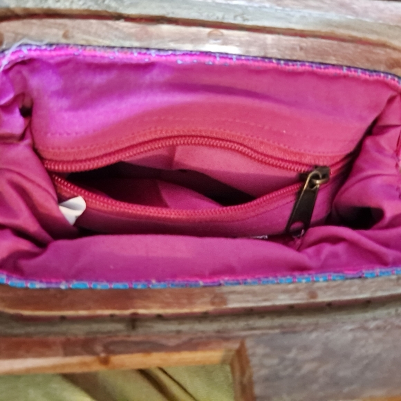 Fabulous MJ New York Clutch - Picture 11 of 11